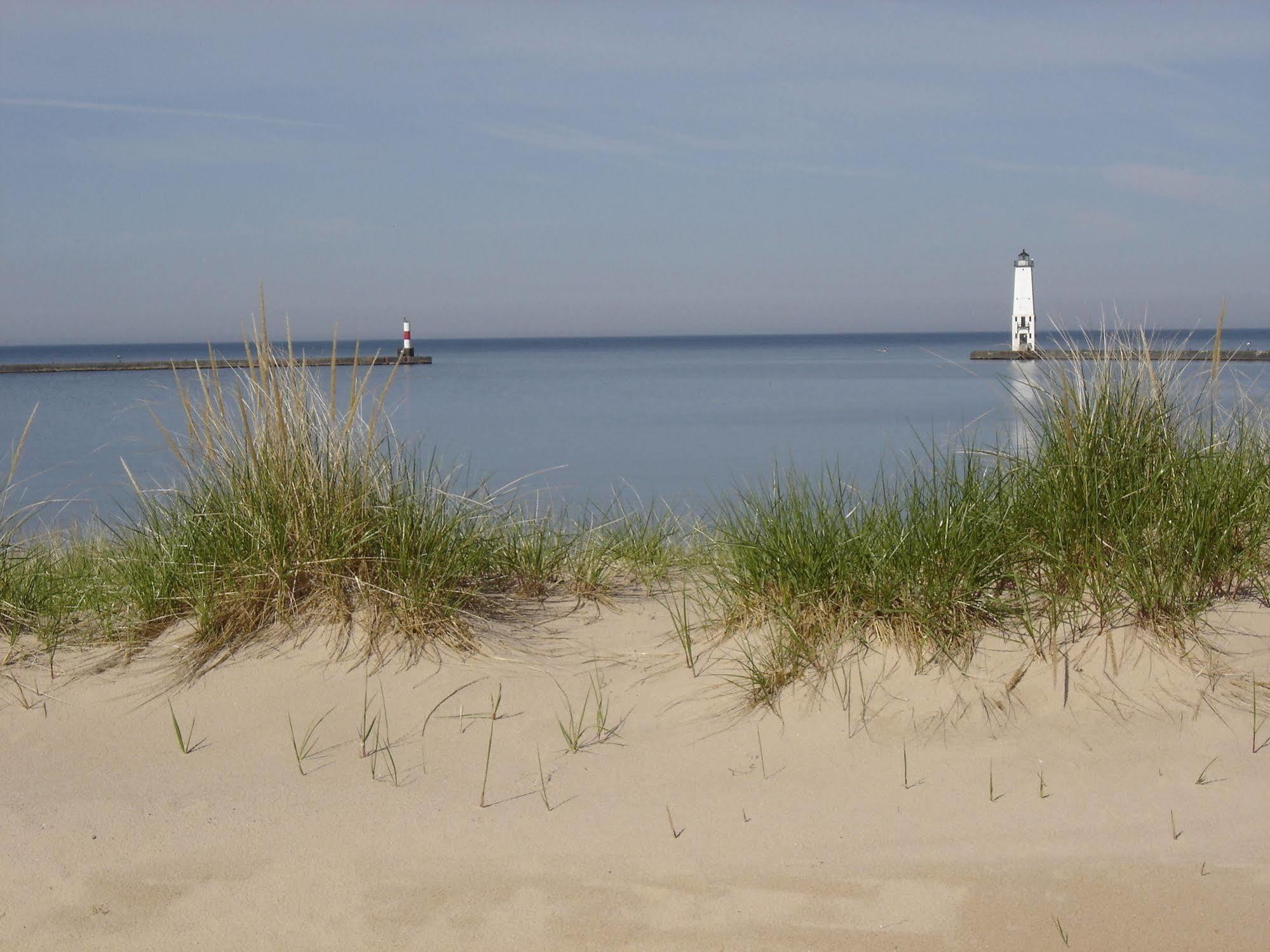 Harbor Lights Resort Frankfort Exteriör bild