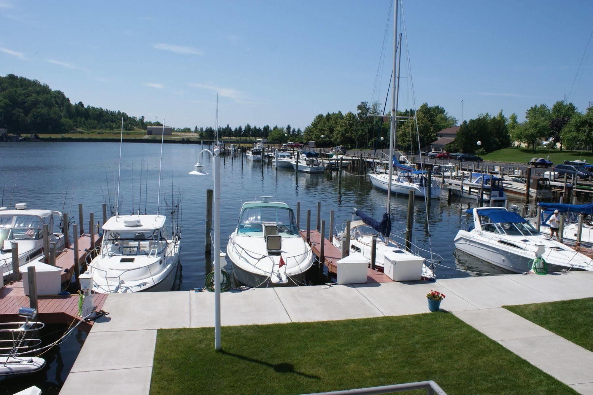 Harbor Lights Resort Frankfort Exteriör bild